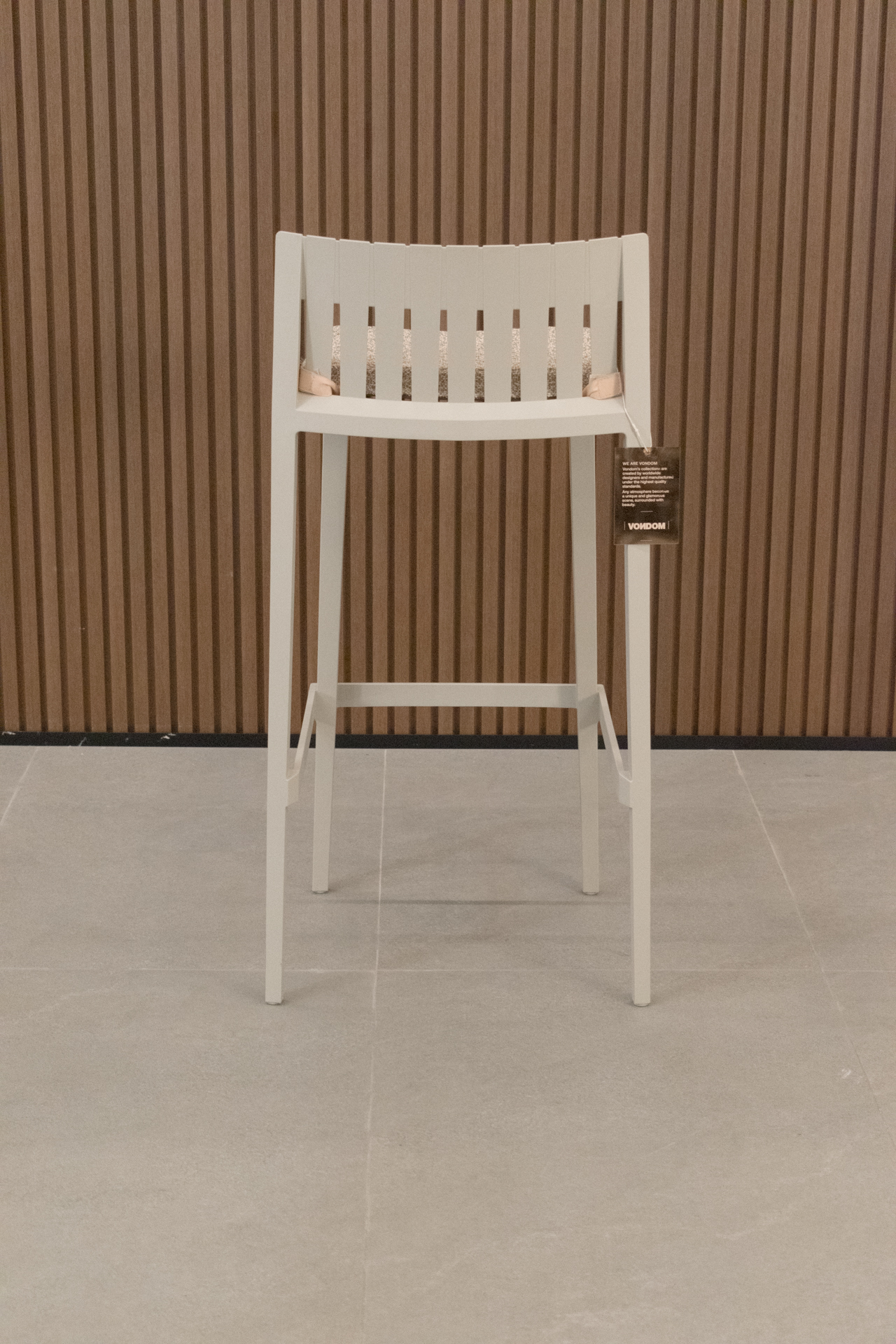silla de bar spritz ecru con cojin..